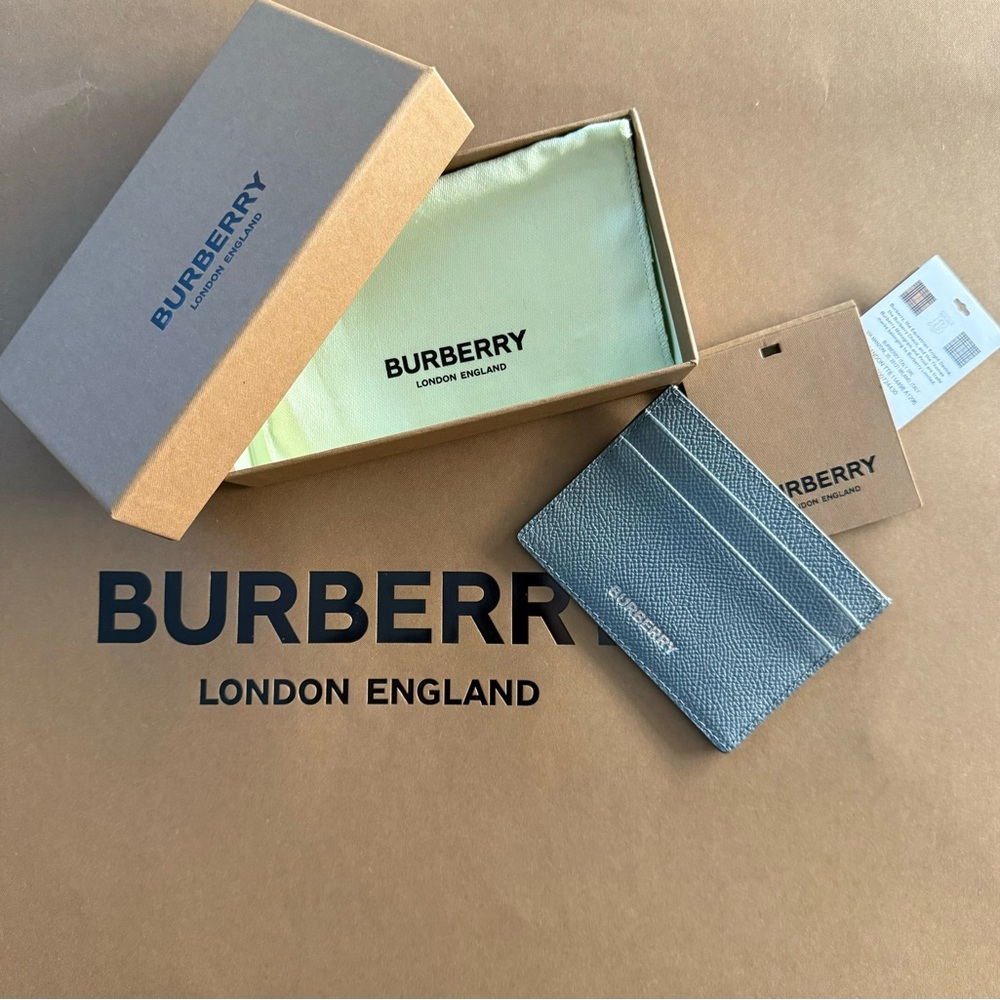 NWT BURBERRY Men’s Sandon Grained Leather Card Holder Gray❣️